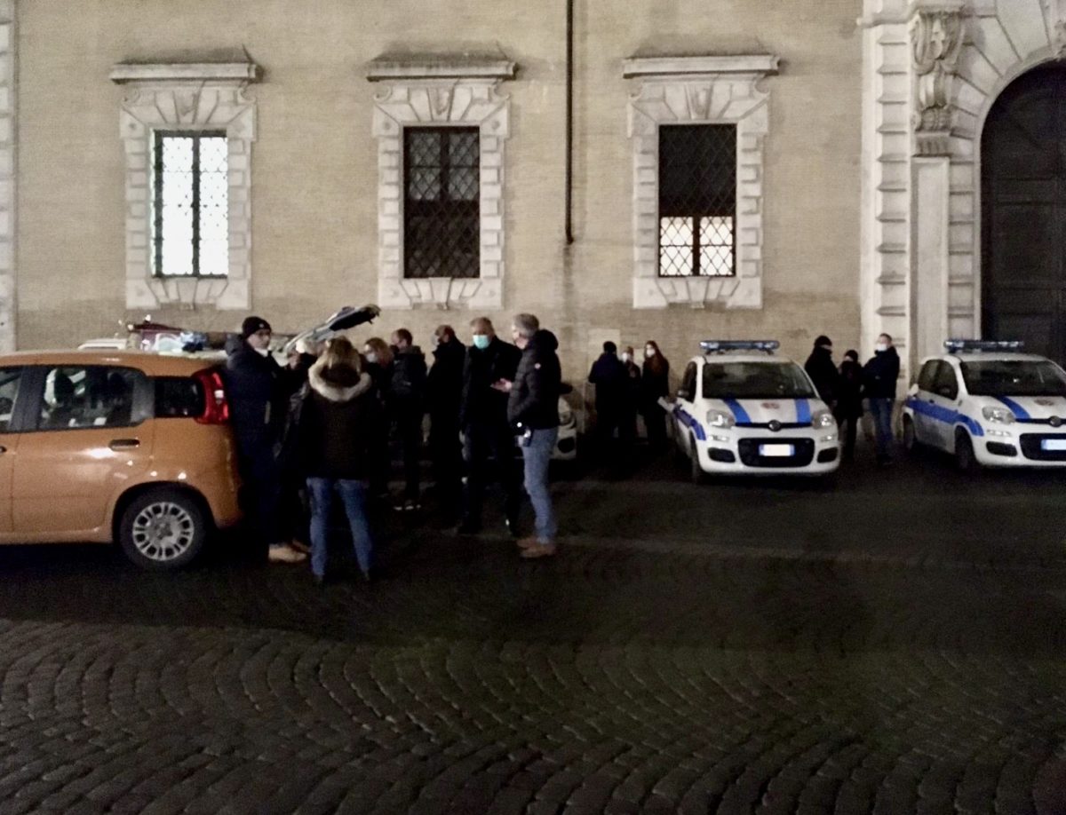 Covid a Roma, dopo le 18 non si beve e non si mangia, si compra: il racconto di un venerdì pomeriggio 15