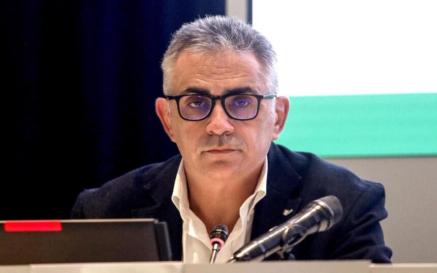 Come affrontare le varianti, Pregliasco: “Attenzione massima, aumentare il distanziamento" 1