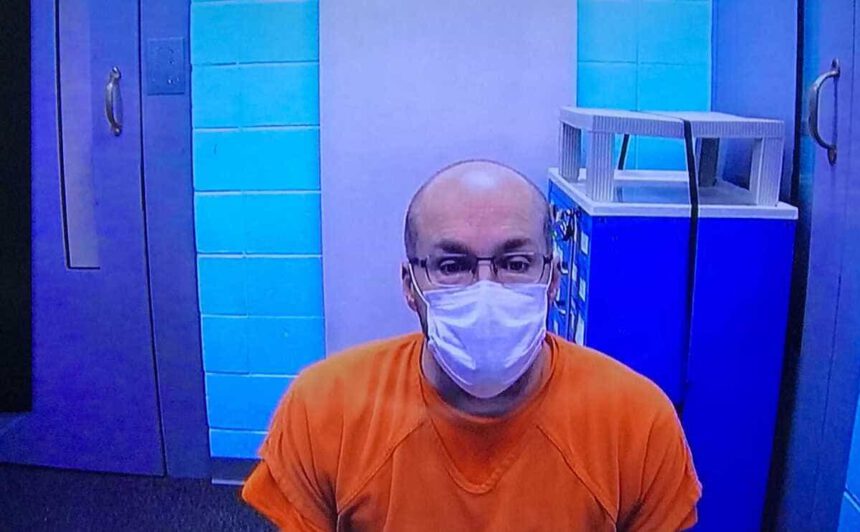 Farmacista negazionista distrugge 500 dosi di vaccino: “Il Covid è un’invenzione” 1