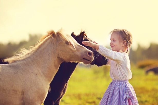 Chi è Rebecca, la bambina che nella sua fattoria salva gli animali in difficoltà 7