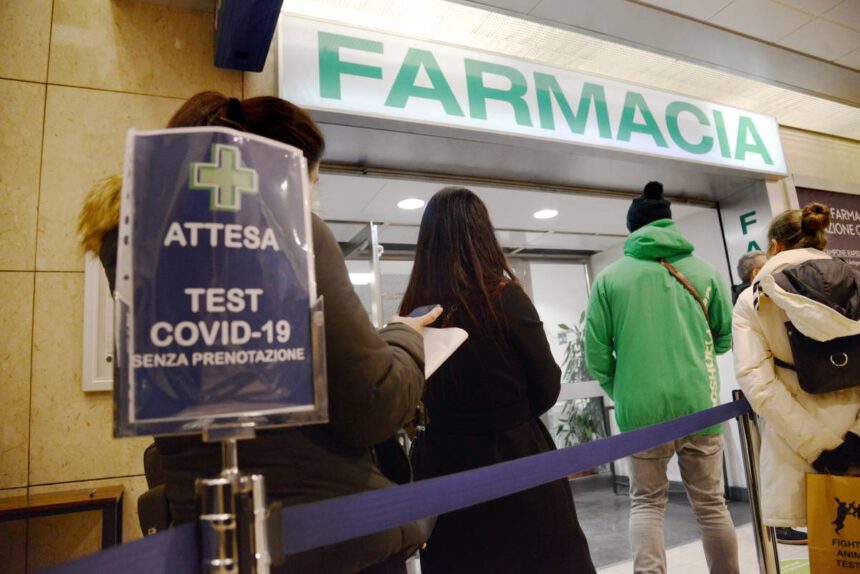 Addio ai prezzi calmierati per tamponi e mascherine: cosa cambia dal 1°aprile 1