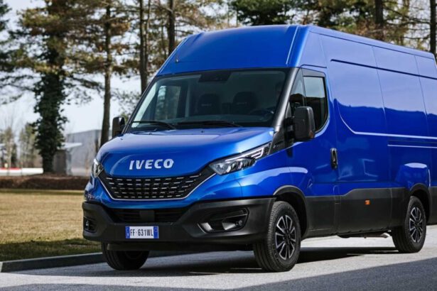 Investita in bicicletta dal furgone, 11enne muore dopo un giorno di agonia 12