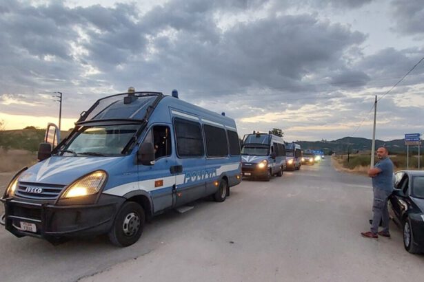 Finito il rave di Viterbo: blitz delle forze dell'ordine con 20 blindati. Il sindaco: "Non c'è più nessuno" 10