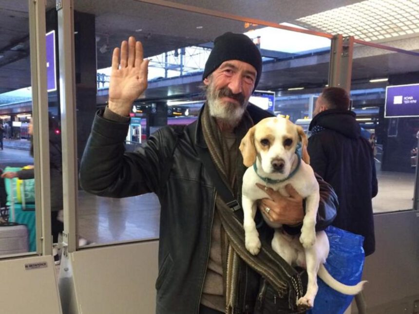 Roma, il clochard gentile di Via Veneto trova lavoro e si commuove: "Grazie" 1