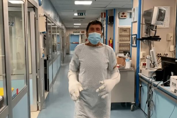 Gianni Morandi dopo le gravi ustioni: “Ora riesco a camminare ma la strada è ancora lunga” 4