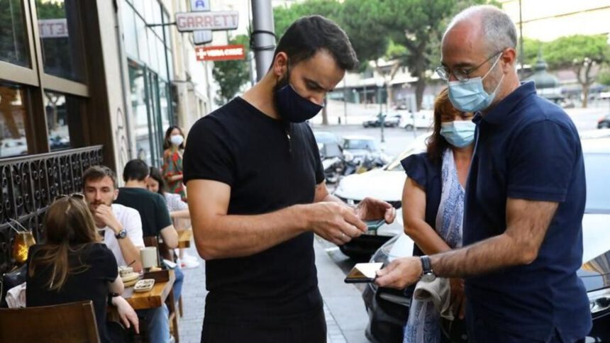 Green pass obbligatorio in bar e ristoranti, valido solo dopo 2 dosi, Sileri: "Seguire subito l'esempio francese" 1