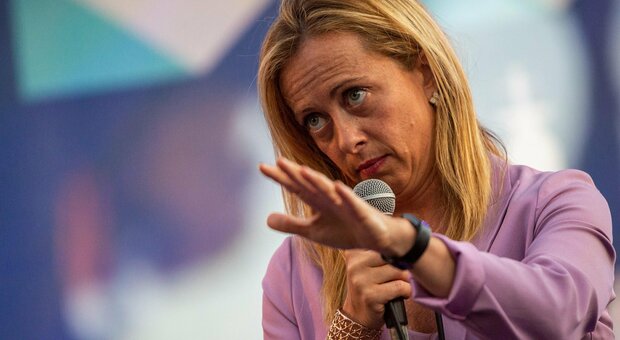 Green pass obbligatorio, scontro delle forze politiche, Meloni: "Follia anticostituzionale"