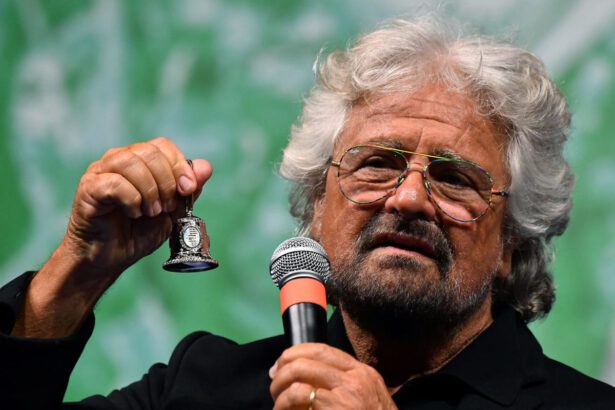 Beppe Grillo: “Vado al congresso dei terrapiattisti” 11