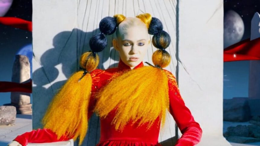 Umana o aliena? Chi è Grimes, la cantante canadese che sembra sbarcata sulla Terra da un altro pianeta 1