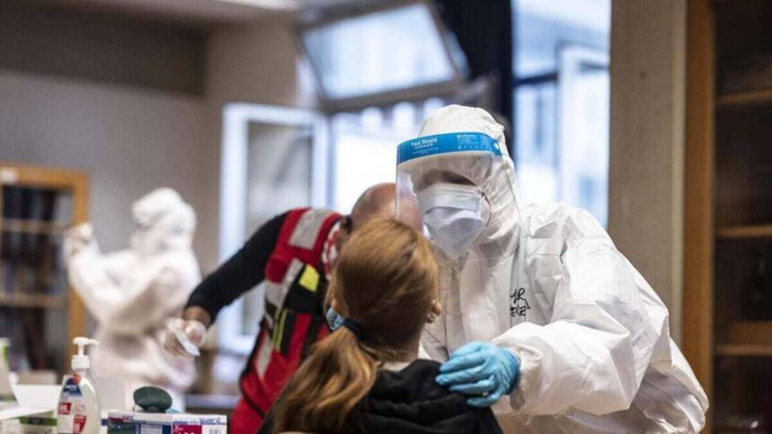 Guariti dal Covid: quanto ci si può ricontagiare con la stessa variante 1