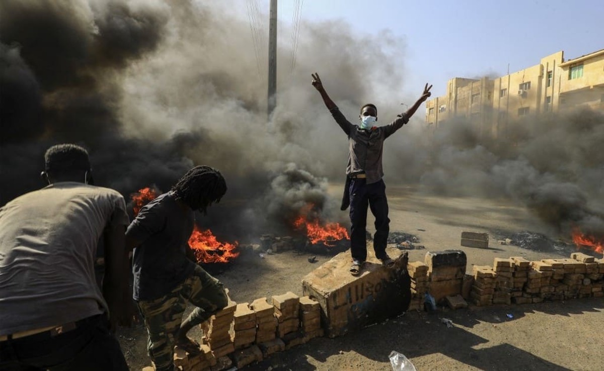 Colpo di stato in Sudan: l'esercito prende il potere e arresta il primo ministro 15