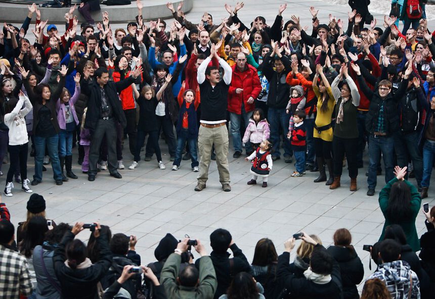 Quando la felicità è virale: la danza di Matt Harding in giro per il mondo 1