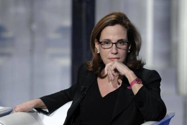 Ilaria Capua: "Il virus si combatte con i vaccini, dobbiamo stare a casa altri due mesi" 20