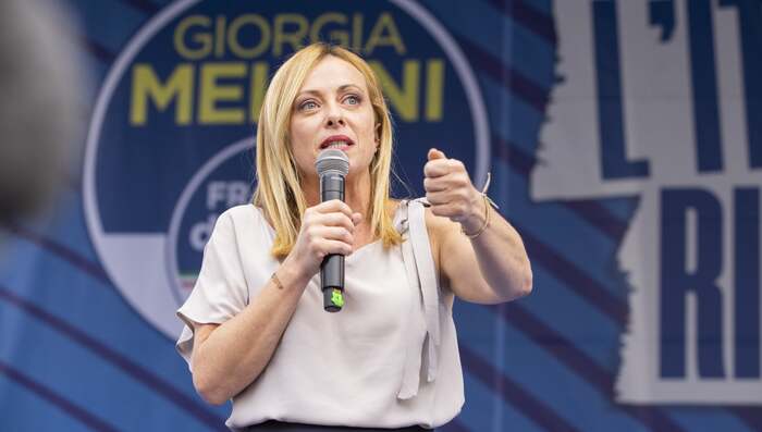 "Abbiamo lavatrici per il black": l'inchiesta sulla campagna di FdI, Fidanza si autosospende 5 "Abbiamo lavatrici per il black": l'inchiesta sulla campagna di FdI, Fidanza si autosospende 4