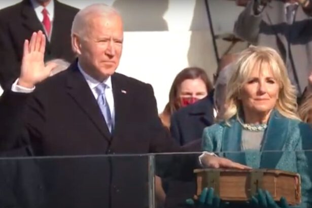 L'insediamento di Biden rassicura un'America a pezzi 17