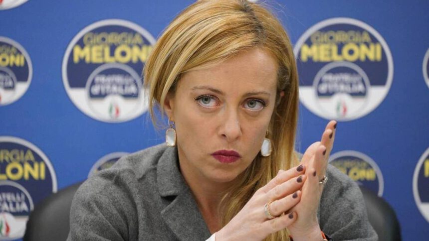 Insulti sessisti a Giorgia Meloni, il rettore: “Sospendo Gozzini per tre mesi” 1