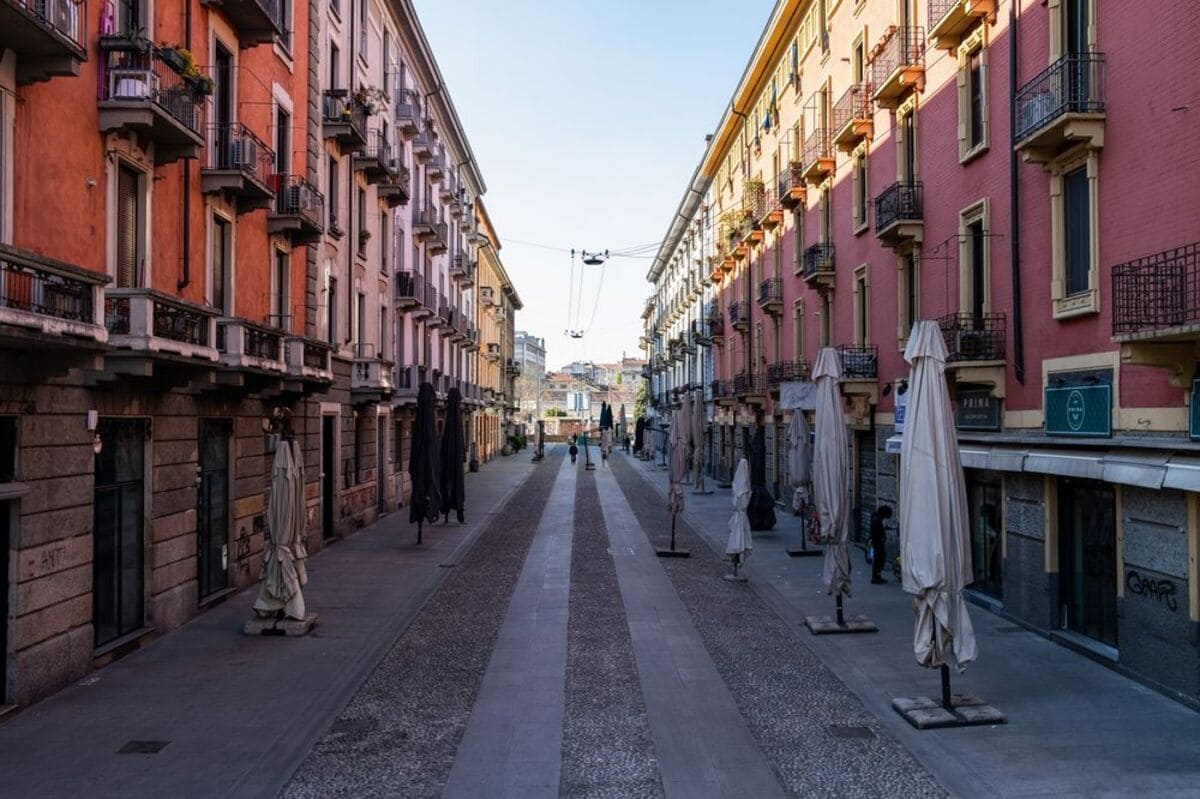Tra coprifuoco e mini lockdown, la lenta chiusura dell'Italia. Ecco dove 15