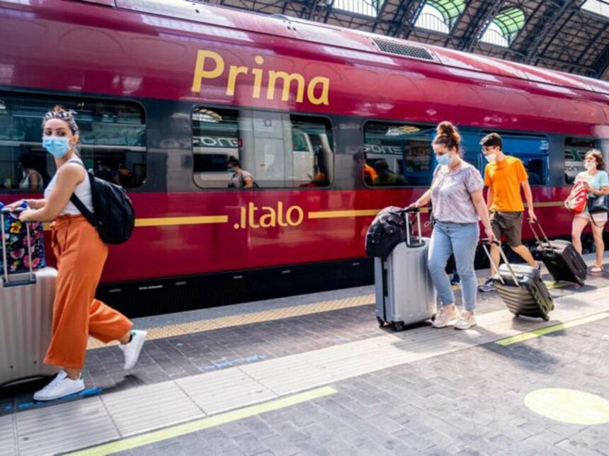 Caos distanziamento: per Italo e Trenitalia treni cancellati, a piedi migliaia di viaggiatori 1