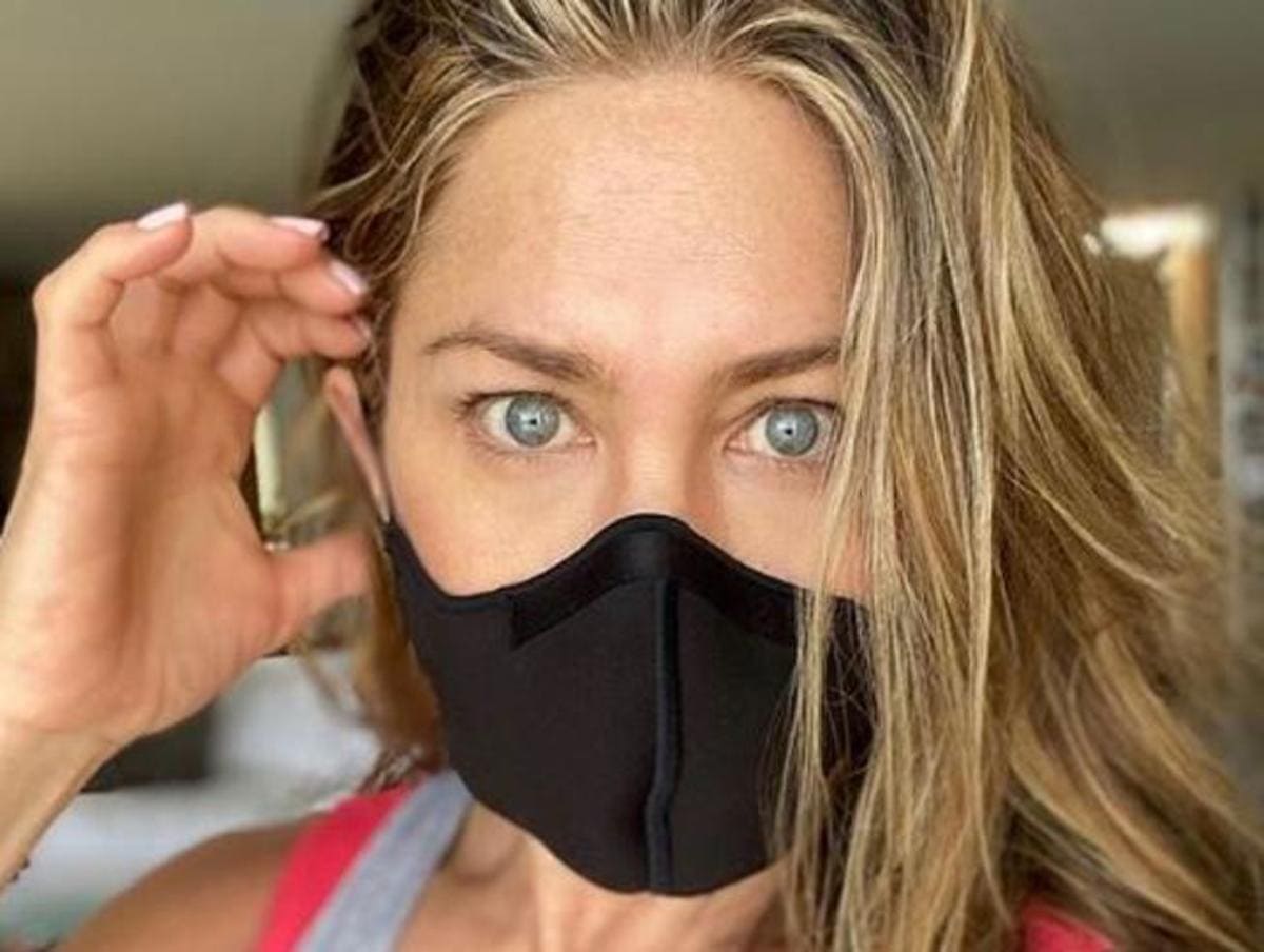 Jennifer Aniston e Tom Hanks infuriati: "Chi non usa la mascherina si vergogni" 14