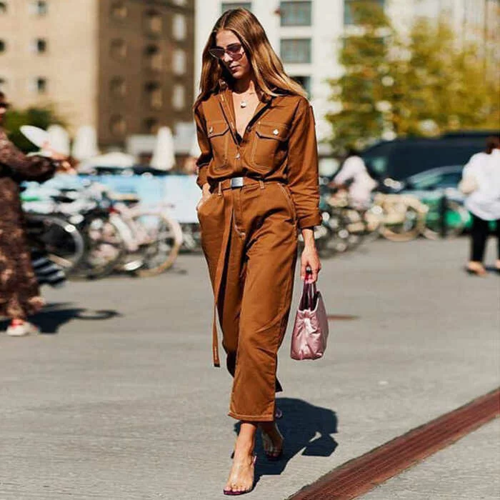 Come vestirsi per la festa della donna 2023: look imperdibili per tutte le occasioni 5 Come vestirsi per la festa della donna 2023: look imperdibili per tutte le occasioni 4