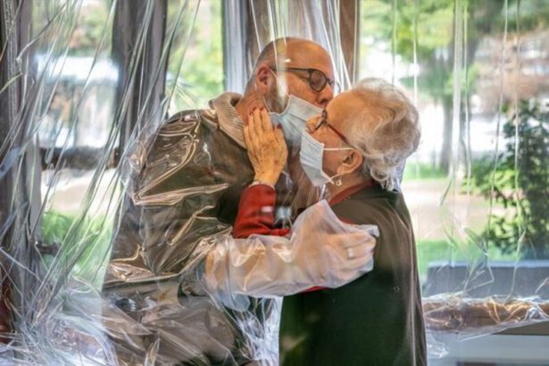 Giornata mondiale degli abbracci in era Covid, le soluzioni per non privarci dell'affetto 17