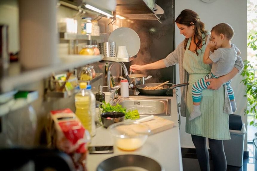 Cina, un uomo condannato a risarcire l'ex moglie per i lavori domestici. Quando accadrà alle donne italiane? 2 Cina, un uomo condannato a risarcire l'ex moglie per i lavori domestici. Quando accadrà alle donne italiane? 1