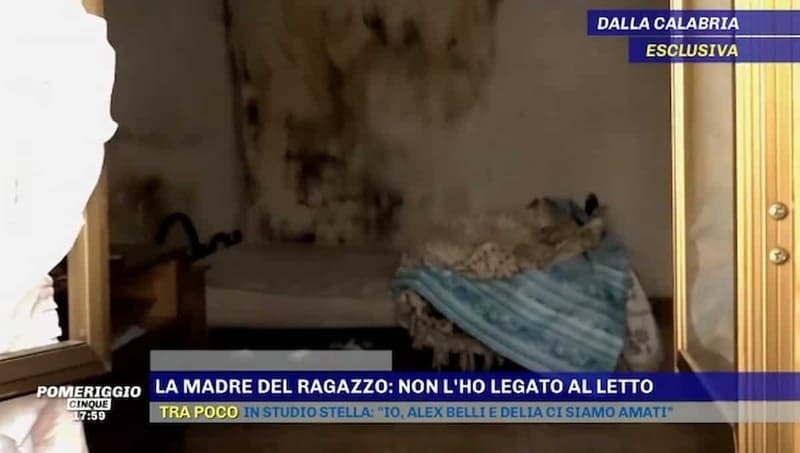 Legato al letto per 20 anni dalla madre. Il medico: “Non sa parlare e mangiare” 3 legato al letto per 20 anni_
