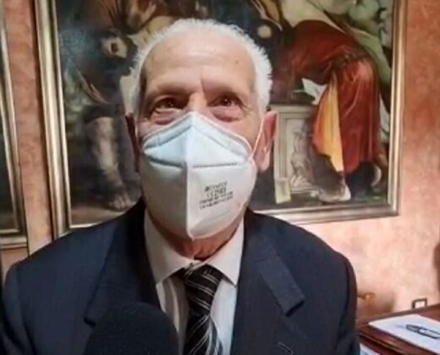 Leonardo Altobelli, 88enne, 13 lauree e un master, è il più laureato del mondo: "Non ho intenzione di smettere" 2 Leonardo Altobelli, 88enne, 13 lauree e un master, è il più laureato del mondo: "Non ho intenzione di smettere" 1