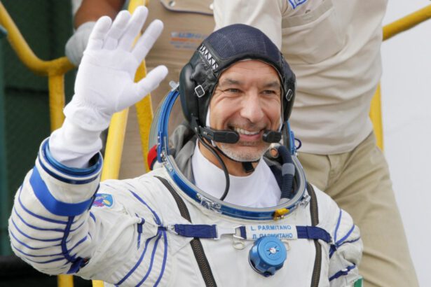 Luca Parmitano prende il comando della Stazione Spaziale, è il primo italiano 11