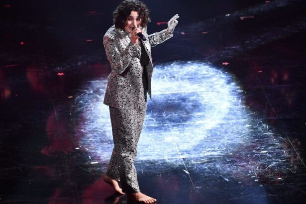 Sanremo, Madame a piedi nudi sul palco stupisce con il suo stile e la sua “Voce” 18