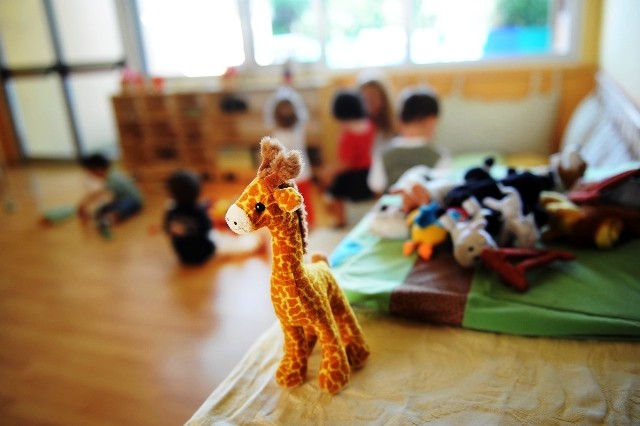 Bimba si ammala di Covid con i genitori, ad accudirla ci pensano le maestre del nido 3 Maestre accudiscono bimba col Covid: oggi la piccola sta bene