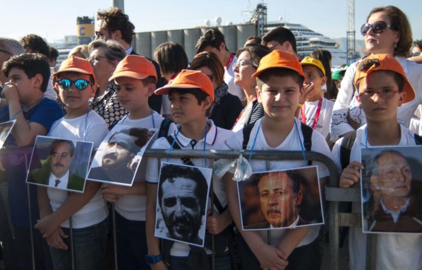 “Sono andato in paradiso, ma mi hanno costretto”: 73 anni fa la mafia uccideva il piccolo Giuseppe Letizia 2 “Sono andato in paradiso, ma mi hanno costretto”: 73 anni fa la mafia uccideva il piccolo Giuseppe Letizia 1