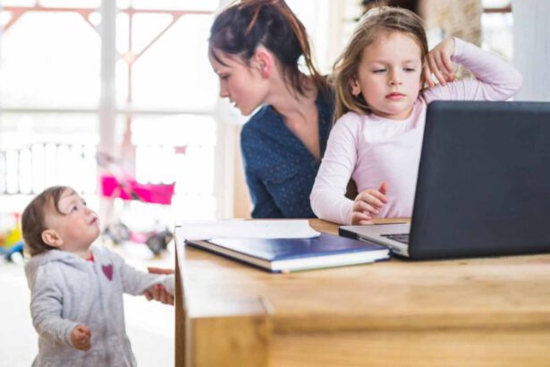 Festa della Super Mamma ai tempi del Covid, tra cura dei figli, smartworking e lavori domestici 15