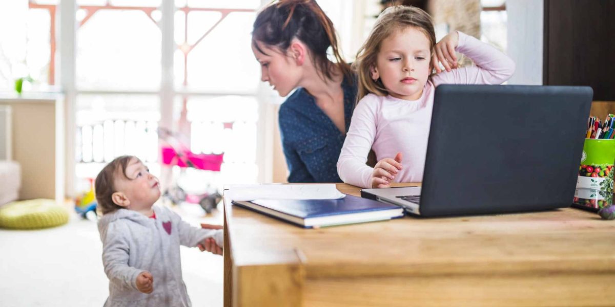 Festa della Super Mamma ai tempi del Covid, tra cura dei figli, smartworking e lavori domestici 13