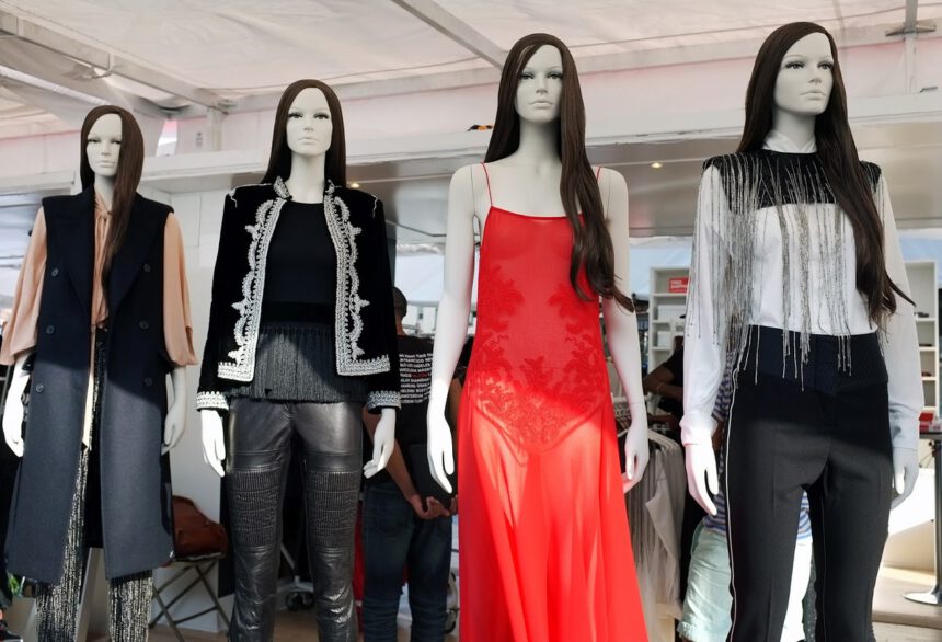 Manichini: ecco come scegliere quelli più adatti e utilizzarli nel tuo negozio 2 Manichini: ecco come scegliere quelli più adatti e utilizzarli nel tuo negozio 1