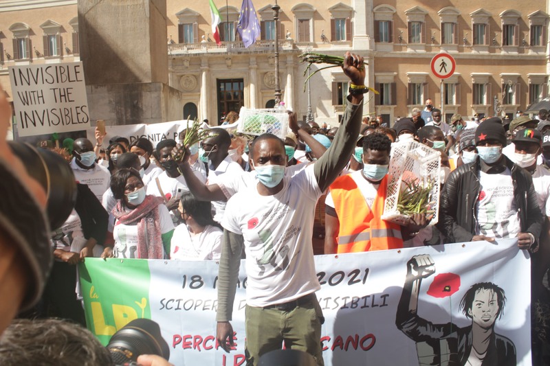 Sciopero Lega Braccianti a Montecitorio: "Libertà e diritti per noi invisibili" 9