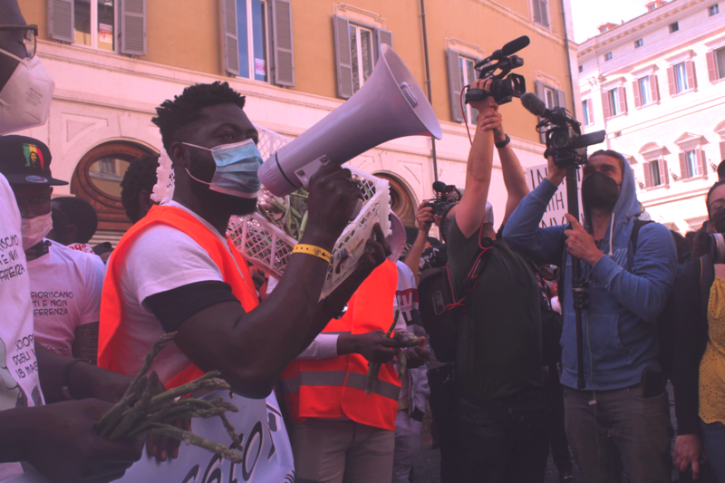 Sciopero Lega Braccianti a Montecitorio: "Libertà e diritti per noi invisibili" 3