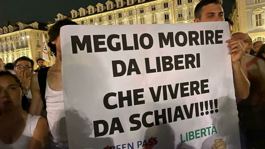Manifestazioni contro il green pass in tutta Italia. Meloni: “Pagano sempre bar, ristoranti e discoteche” 1