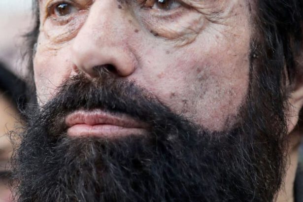 Parigi, aggredito in casa lo scrittore Marek Halter: "Episodio antisemita?” 6