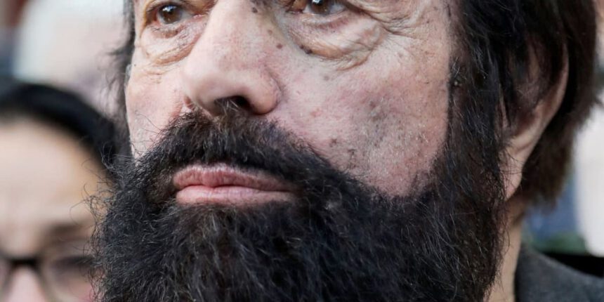 Parigi, aggredito in casa lo scrittore Marek Halter: "Episodio antisemita?” 2 Parigi, aggredito in casa lo scrittore Marek Halter: "Episodio antisemita?” 1