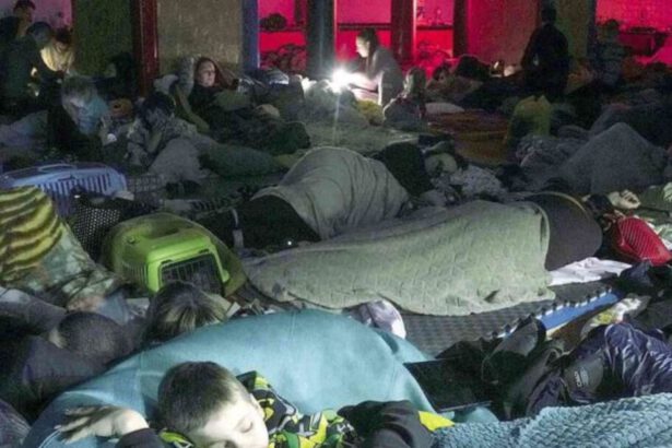 Kiev: "I civili morti sono almeno 2000". Ripartono i negoziati, Mariupol assediata 18