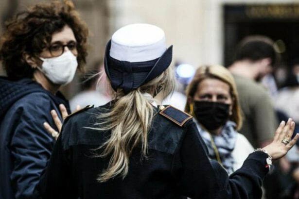 Mascherine all'aperto e stato di emergenza fino a gennaio. Verso il nuovo Dpcm 5