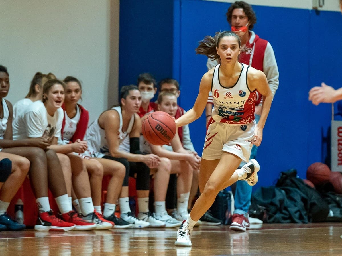Matilde Villa, fenomeno del basket a soli 15 anni: il record in A-1 con 36 punti 15