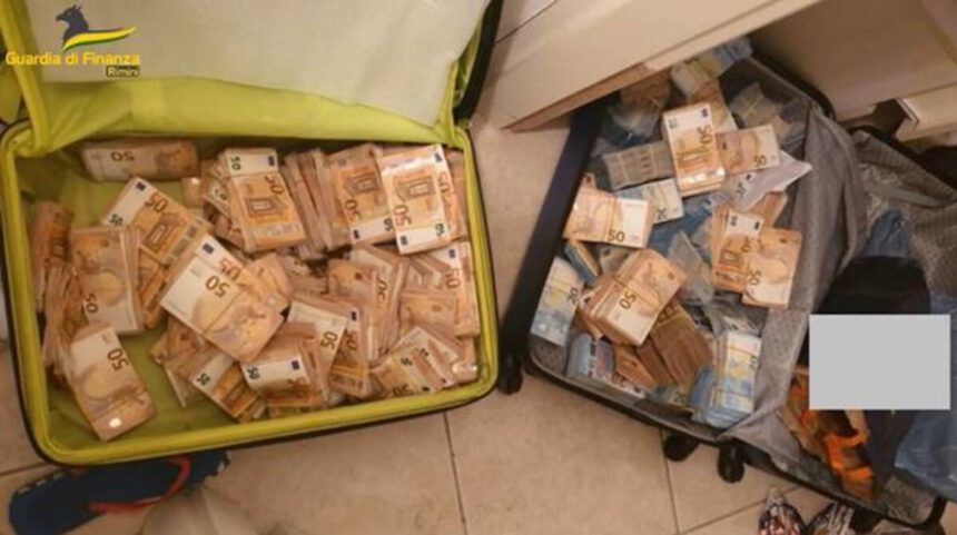 Maxi frode di 440 milioni di euro sui sostegni Covid, le intercettazioni: "Il virus porta bene" 1