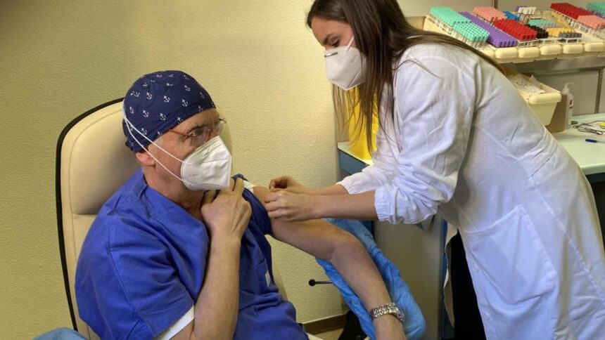 Demansionamento e sospensione di stipendio per gli operatori sanitari che rifiutano il vaccino 1