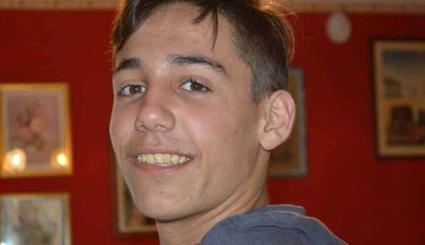 Michele, suicida per bullismo, e quella lettera mai consegnata che avrebbe potuto salvarlo 2 Michele, suicida per bullismo, e quella lettera mai consegnata che avrebbe potuto salvarlo 1