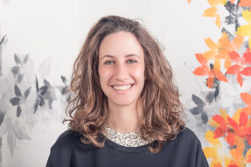 Lavorava nel garage di casa, oggi fattura 3,5 milioni con il suo brand di moda etica 2 Lavorava nel garage di casa, oggi fattura 3,5 milioni con il suo brand di moda etica 1