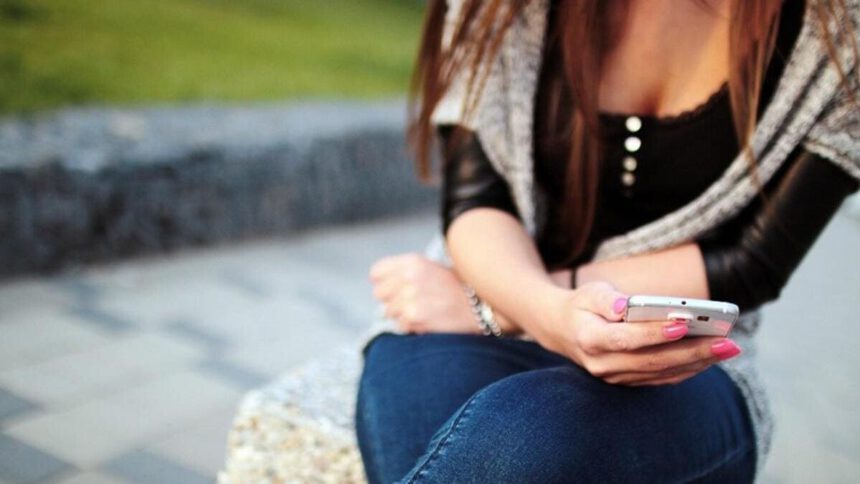 Molestie al liceo di Castrolibero, il prof alla ragazza: “Avrei dovuto farti di peggio” 1