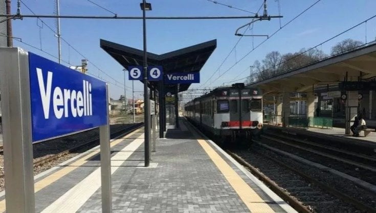 Vercelli: morta dopo 3 giorni di agonia la 15enne urtata dal treno in corsa 3 Morta la giovane urtata dal treno: il dolore della famiglia e dei concittadini