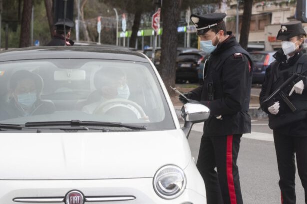 Covid, zona rossa per Lazio e altre 10 Regioni: cosa si può fare e cosa no 15